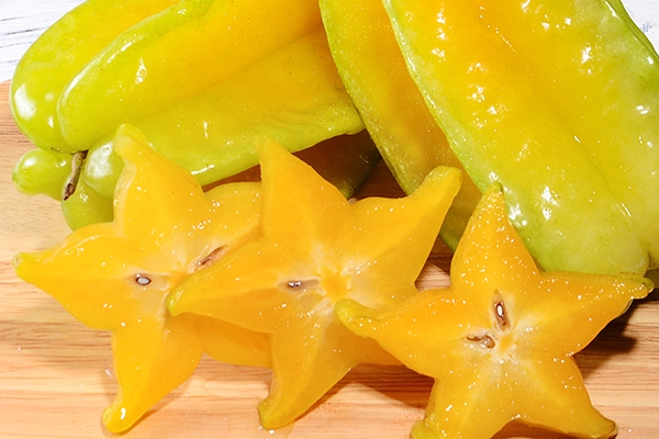 楊桃是什么形狀的 五角星形狀 楊桃是什么形狀的 五角星形狀