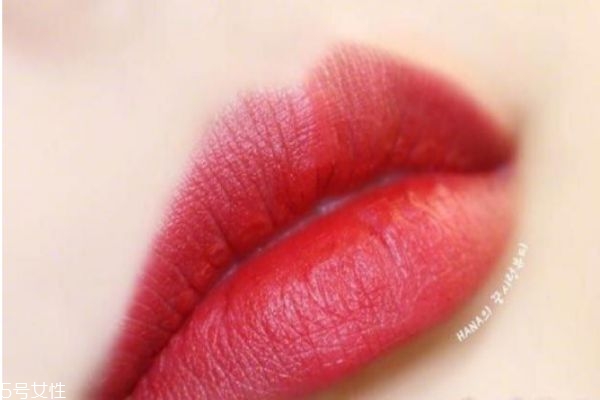 mac口紅哪個(gè)系列最滋潤 mac口紅哪款滋潤度好