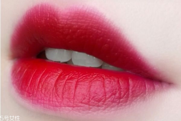 口紅怎么疊涂不會(huì)臟 口紅疊涂順序 口紅怎么疊涂不會(huì)臟 口紅疊涂順序