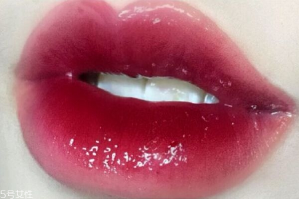 口紅怎么疊涂不會(huì)臟 口紅疊涂順序 口紅怎么疊涂不會(huì)臟 口紅疊涂順序