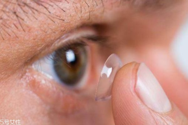 隱形眼鏡睡覺可以戴嗎 睡覺千萬(wàn)不能戴