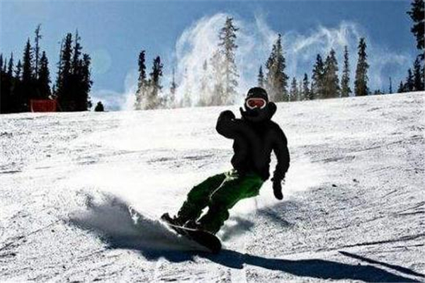 滑雪服可以平時(shí)穿嗎 冬季抗寒神器 滑雪服可以平時(shí)穿嗎 冬季抗寒神器