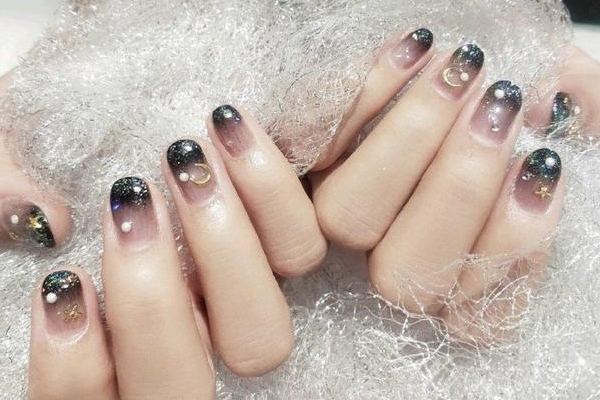 黑色美甲圖片花樣2019 黑色美甲圖片簡單個性 黑色美甲圖片花樣2019 黑色美甲圖片簡單個性