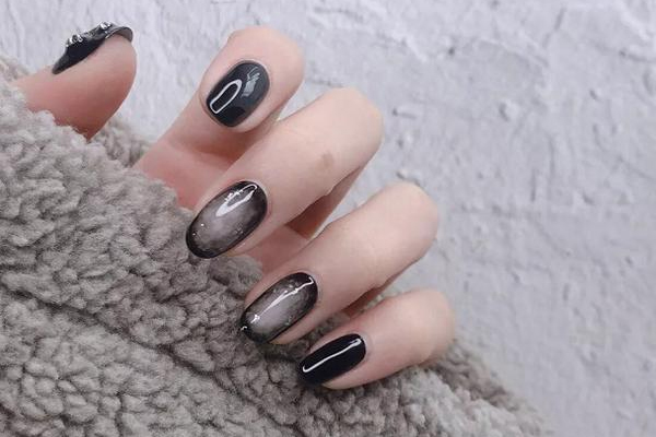 黑色美甲圖片花樣2019 黑色美甲圖片簡單個性 黑色美甲圖片花樣2019 黑色美甲圖片簡單個性
