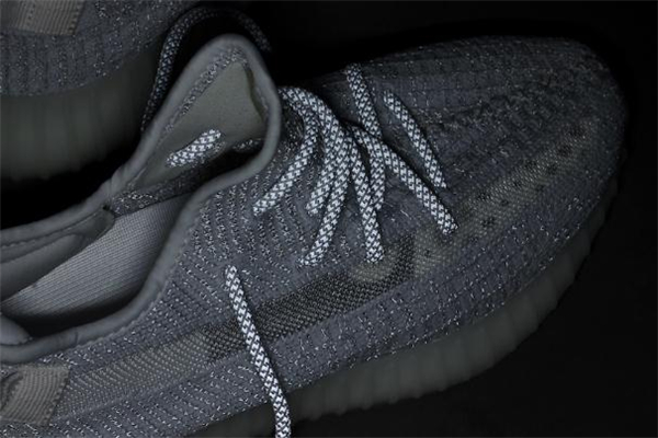 yeezy 350滿天星貨量 搶到就是賺到 yeezy 350滿天星貨量 搶到就是賺到