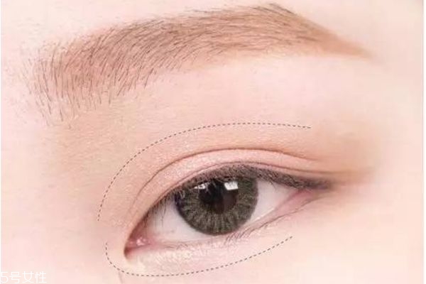 咖色系眼妝怎么畫 咖啡色細(xì)閃眼影怎么畫 咖色系眼妝怎么畫 咖啡色細(xì)閃眼影怎么畫