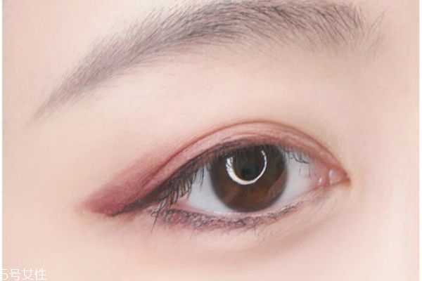 紅色妝容怎么畫 紅色系眼妝怎么畫好看 紅色妝容怎么畫 紅色系眼妝怎么畫好看