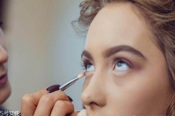 化妝有哪些誤區(qū) 新手化妝入門小訣竅有哪些 化妝有哪些誤區(qū) 新手化妝入門小訣竅有哪些