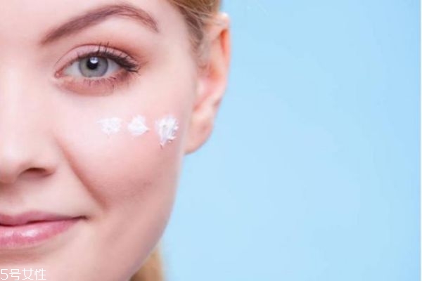 如何讓底妝更服帖 教你怎么讓底妝更服帖 如何讓底妝更服帖 教你怎么讓底妝更服帖