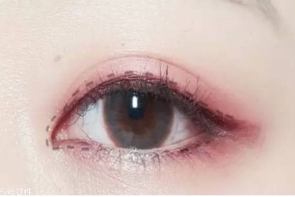 紅色妝容怎么畫 紅色系眼妝怎么畫好看 紅色妝容怎么畫 紅色系眼妝怎么畫好看