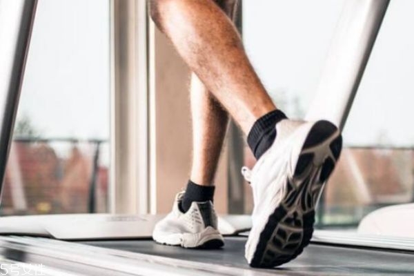 圣誕節(jié)送男朋友什么禮物 送這些禮物他一定喜歡 圣誕節(jié)送男朋友什么禮物 送這些禮物他一定喜歡