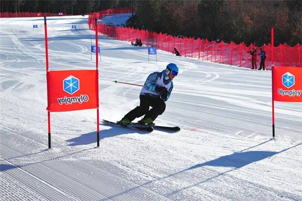 滑雪服一般多少錢一套 看專業(yè)程度 滑雪服一般多少錢一套 看專業(yè)程度