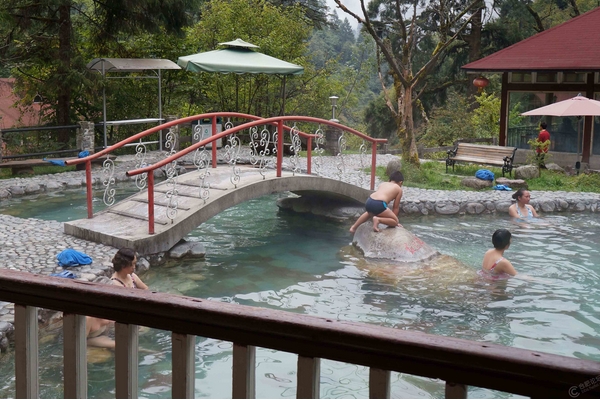 泡溫泉能帶手機嗎 看什么情況下 泡溫泉能帶手機嗎 看什么情況下