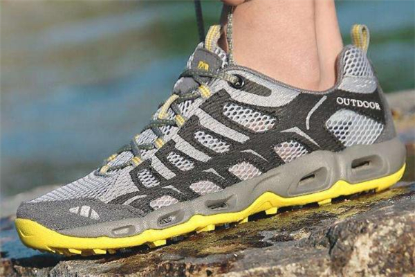 涉水鞋下雨天能穿嗎 沒什么影響 涉水鞋下雨天能穿嗎 沒什么影響