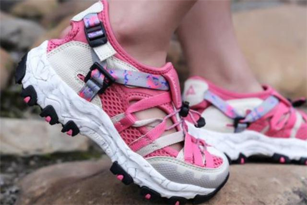 涉水鞋下雨天能穿嗎 沒什么影響 涉水鞋下雨天能穿嗎 沒什么影響