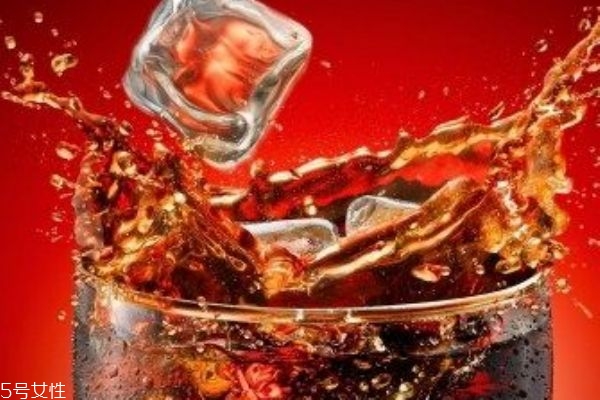 喝可樂(lè)會(huì)長(zhǎng)胡子嗎 喝可樂(lè)的危害 喝可樂(lè)會(huì)長(zhǎng)胡子嗎 喝可樂(lè)的危害