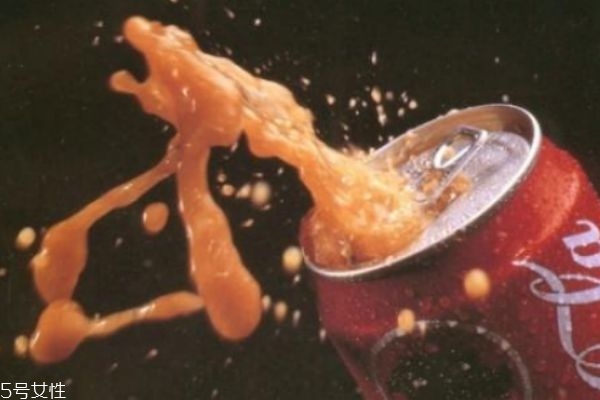 喝可樂(lè)會(huì)長(zhǎng)胡子嗎 喝可樂(lè)的危害 喝可樂(lè)會(huì)長(zhǎng)胡子嗎 喝可樂(lè)的危害