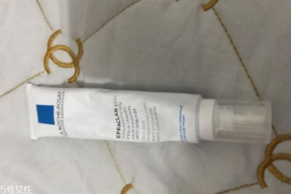 獅王祛痘膏和理膚泉K乳哪個(gè)好 獅王祛痘膏的使用貼士 獅王祛痘膏和理膚泉K乳哪個(gè)好 獅王祛痘膏的使用貼士