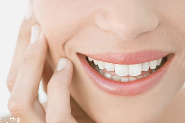 臉上長膿痘能擠嗎 痘痘有膿可以擠掉嗎 臉上長膿痘能擠嗎 痘痘有膿可以擠掉嗎