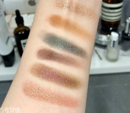 pat mcgrath圣誕系列六色眼影盤是什么顏色及試色 pat mcgrath圣誕系列六色眼影盤是什么顏色及試色