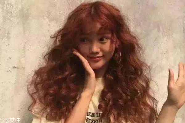 羊毛卷和泡面卷的區(qū)別 羊毛卷適合什么臉型 羊毛卷和泡面卷的區(qū)別 羊毛卷適合什么臉型