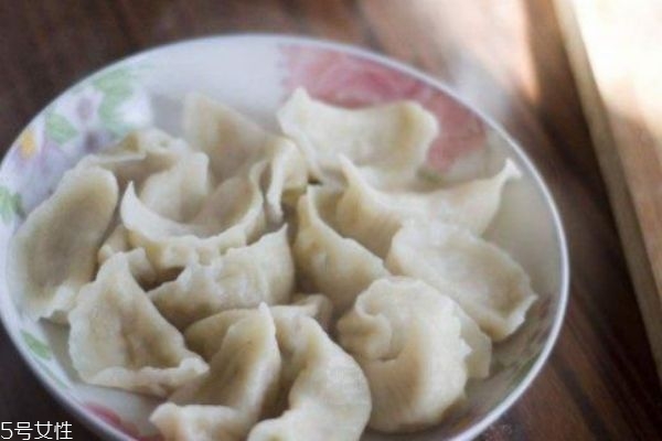 怎么煮餃子皮不破 煮餃子的時(shí)候放點(diǎn)鹽 怎么煮餃子皮不破 煮餃子的時(shí)候放點(diǎn)鹽