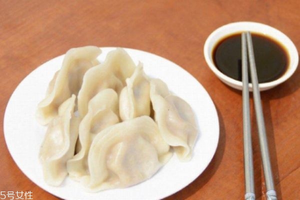 怎么煮餃子皮不破 煮餃子的時(shí)候放點(diǎn)鹽 怎么煮餃子皮不破 煮餃子的時(shí)候放點(diǎn)鹽