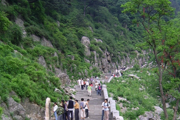 爬山會使小腿變粗嗎 有這個可能 爬山會使小腿變粗嗎 有這個可能