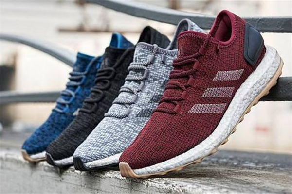 跑鞋可以打羽毛球嗎 不建議這樣做 跑鞋可以打羽毛球嗎 不建議這樣做