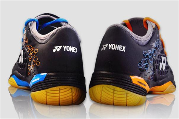 羽毛球鞋可以打排球嗎 偶爾可以替代 羽毛球鞋可以打排球嗎 偶爾可以替代