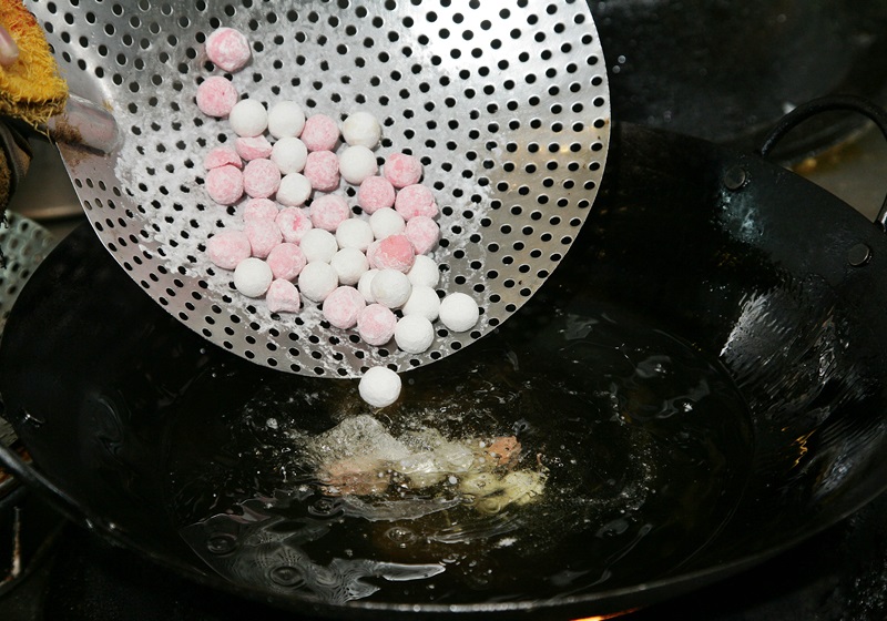 炸湯圓的做法不蹦油炸 這不破皮不爆餡做法 炸湯圓的做法不蹦油炸 這不破皮不爆餡做法