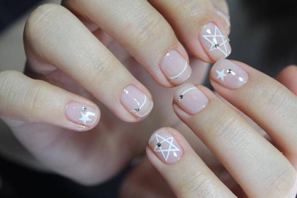 2019簡單透明美甲圖片 清新又好看透明美甲 2019簡單透明美甲圖片 清新又好看透明美甲