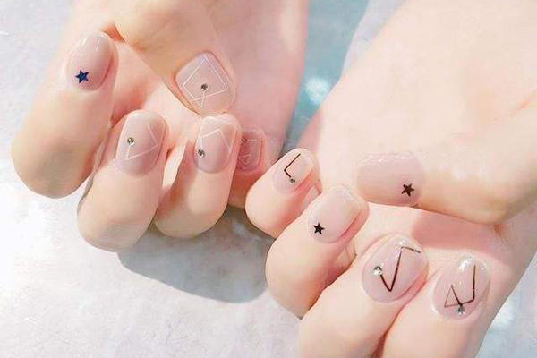 2019簡單透明美甲圖片 清新又好看透明美甲 2019簡單透明美甲圖片 清新又好看透明美甲