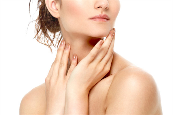 用化妝水后再用什么 化妝水使用小常識(shí) 用化妝水后再用什么 化妝水使用小常識(shí)