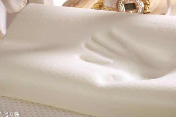 記憶枕怎么判斷好壞 4步判斷記憶枕的好壞 記憶枕怎么判斷好壞 4步判斷記憶枕的好壞