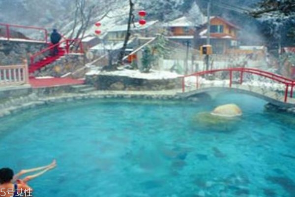 冬天適合去哪里旅游 滑雪溫泉一個都不能少 冬天適合去哪里旅游 滑雪溫泉一個都不能少