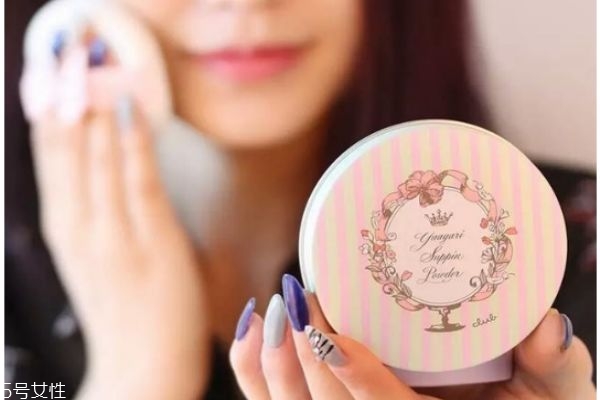 補(bǔ)妝粉餅有哪些 補(bǔ)妝用的粉餅推薦 補(bǔ)妝粉餅有哪些 補(bǔ)妝用的粉餅推薦