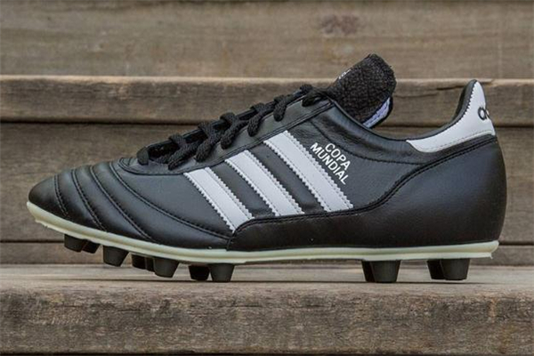 足球鞋高幫好還是低幫好 看個(gè)人運(yùn)動(dòng)習(xí)慣 足球鞋高幫好還是低幫好 看個(gè)人運(yùn)動(dòng)習(xí)慣