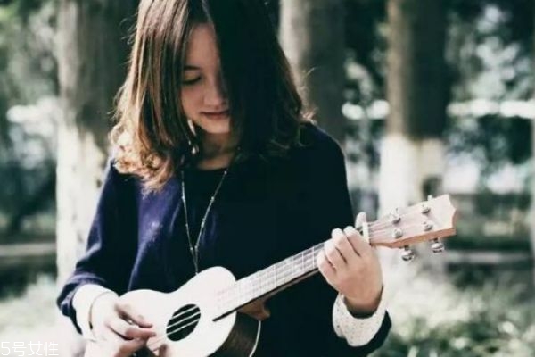 尤克里里和吉他的區(qū)別 尤克里里適合多大孩子學(xué) 尤克里里和吉他的區(qū)別 尤克里里適合多大孩子學(xué)