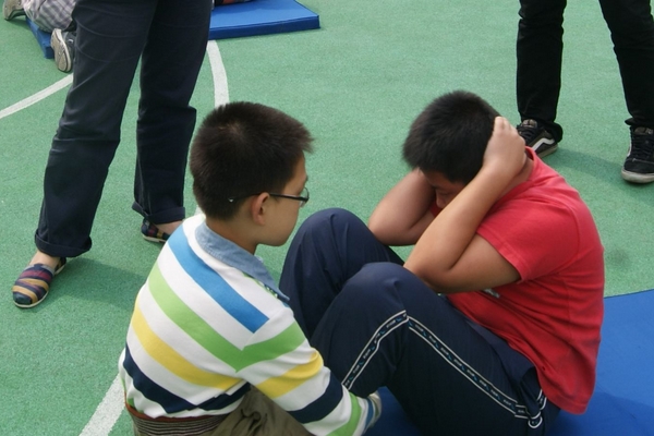 仰臥起坐對腰有傷害嗎？仰臥起坐一分鐘多少個及格