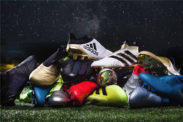 足球鞋和運(yùn)動(dòng)鞋的區(qū)別 差異很明顯 足球鞋和運(yùn)動(dòng)鞋的區(qū)別 差異很明顯