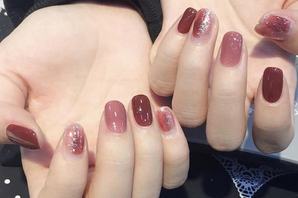 純色亮片美甲圖片 超美亮片甲都在這 純色亮片美甲圖片 超美亮片甲都在這