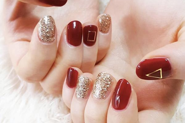 純色亮片美甲圖片 超美亮片甲都在這 純色亮片美甲圖片 超美亮片甲都在這