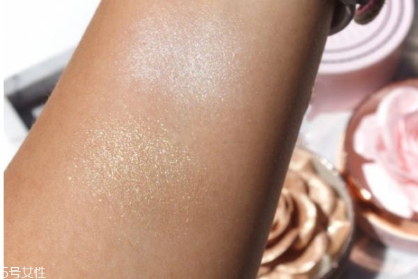 蘭蔻圣誕限量玫瑰高光是什么顏色 蘭蔻2018圣誕玫瑰高光 蘭蔻圣誕限量玫瑰高光是什么顏色 蘭蔻2018圣誕玫瑰高光