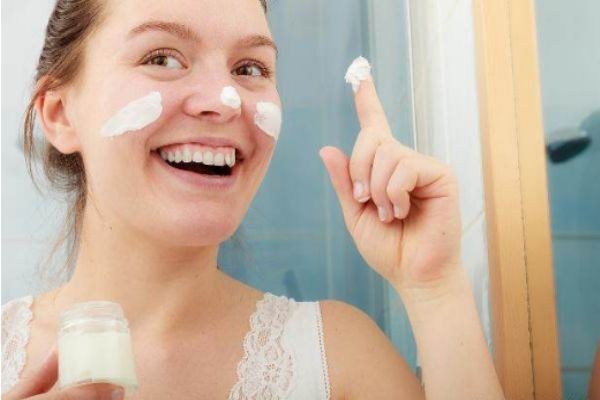 熬夜敷面膜有用嗎 睡前護(hù)膚的正確步驟