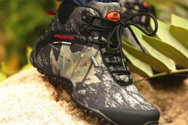 越野跑鞋能跑公路嗎 會(huì)比較吃力 越野跑鞋能跑公路嗎 會(huì)比較吃力