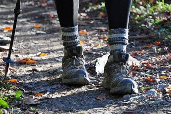 越野跑鞋和登山鞋區(qū)別 保護(hù)性不同 越野跑鞋和登山鞋區(qū)別 保護(hù)性不同