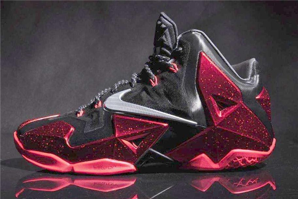 籃球鞋為什么會(huì)響 鞋底摩擦的原因 籃球鞋為什么會(huì)響 鞋底摩擦的原因