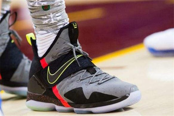 籃球鞋為什么是高幫 保護(hù)腳踝和跟腱 籃球鞋為什么是高幫 保護(hù)腳踝和跟腱