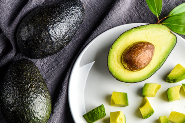 怎樣挑選牛油果好壞 買牛油果注意事項 怎樣挑選牛油果好壞 買牛油果注意事項